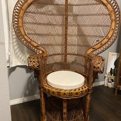 Peacock Chair. R.E>N>T>A>L 