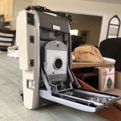 1950’s Polaroid 800 Land Camera with case and accessories mint