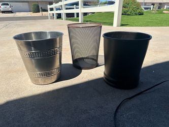 Small trash bins - room or office