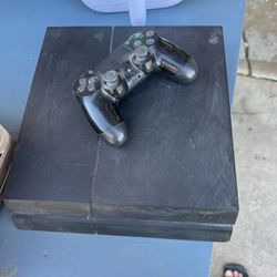 PS4 And 1 Controller 