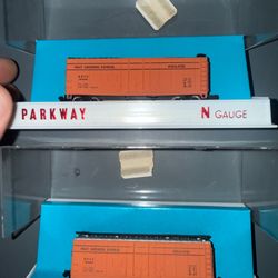 2 N Scale Fruit Growers Express Box Cars  By Parkway With Cases A001