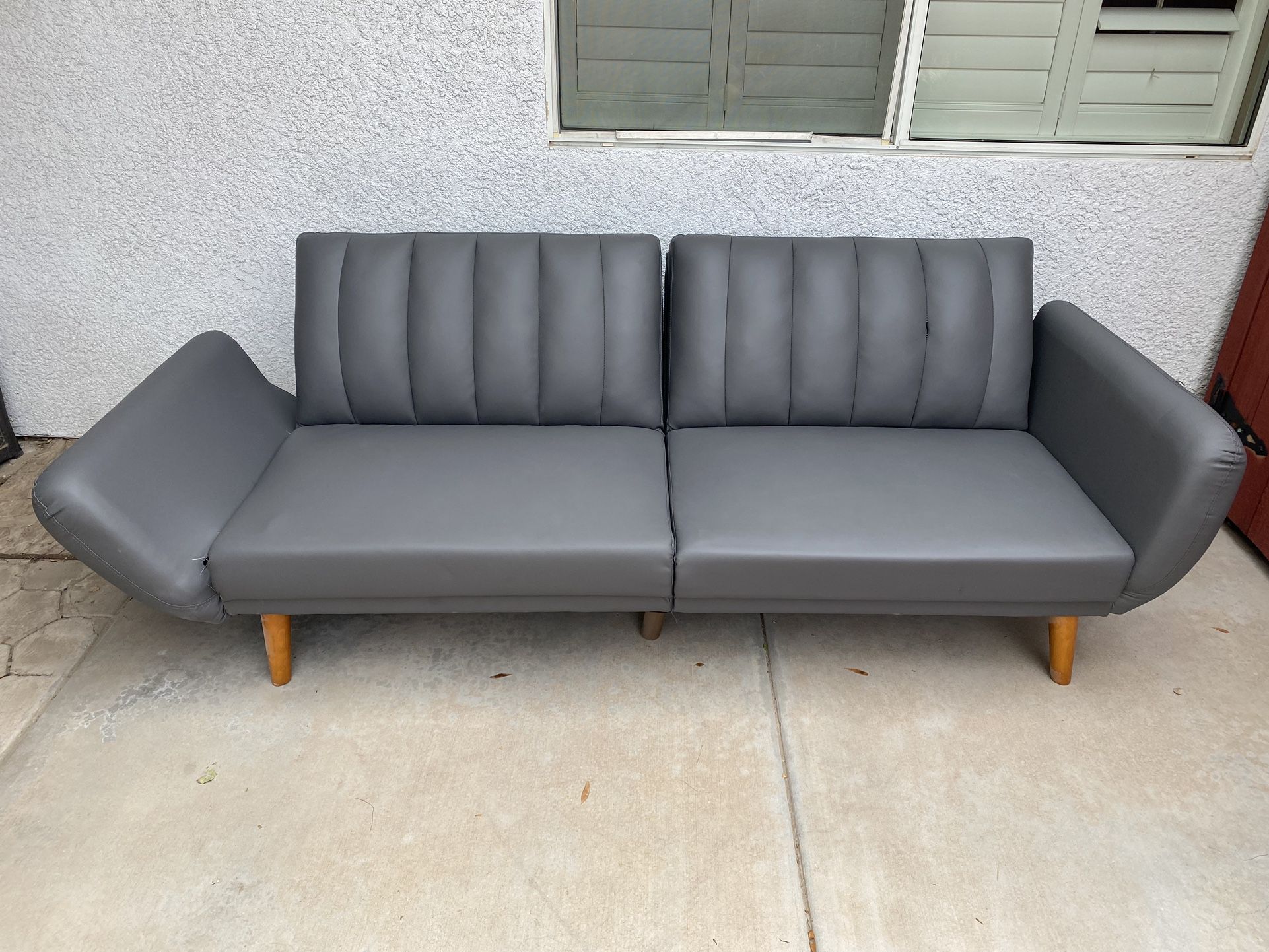 Modern Couch/Futon 