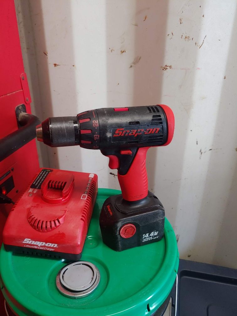 Snap On Electric Drill/Bit Impact (newer model) comes with 14v battery