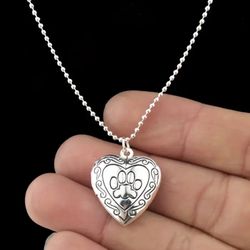 💗🐾Paw Print Heart Locket Necklace ***Temporarily Out Of Stock