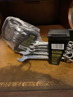 Five piece wrench set