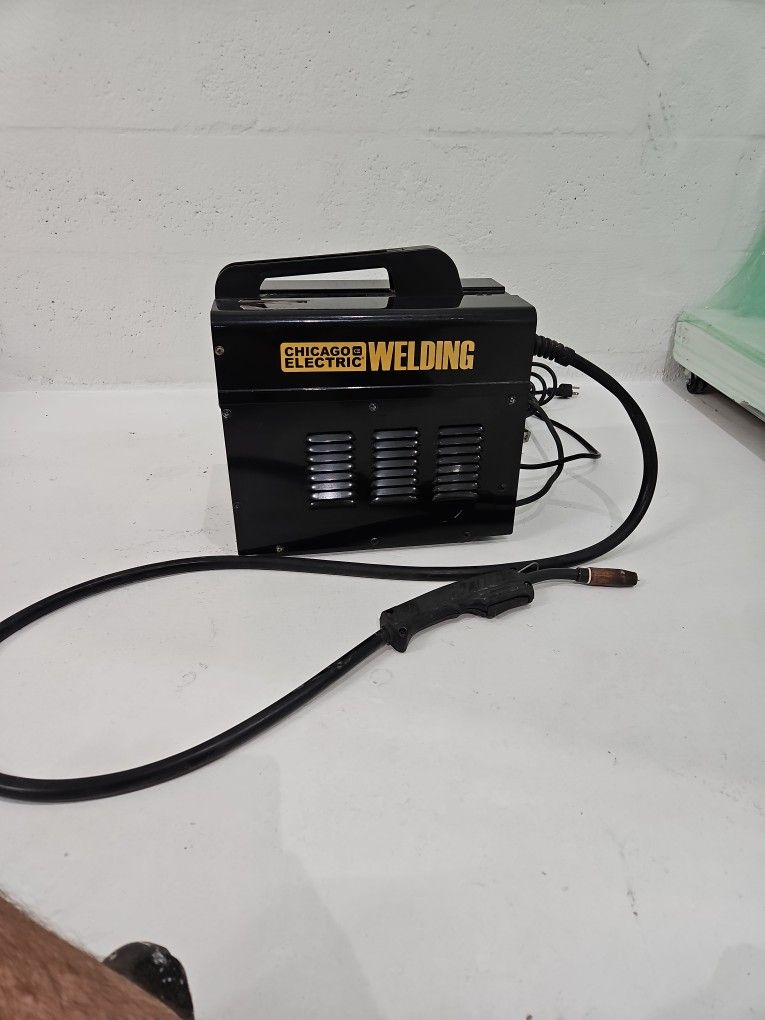 Chicago Electric Welding Flux Core 125 Amp Welder
