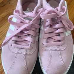 Adidas Flat Women Sneakers for Sale in Bronx, NY - OfferUp