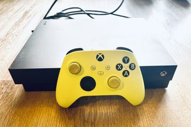 Xbox One X 1TB Console Microsoft - Black with Lime Green Controller