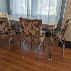 Antique Diner style Kitchen Table And Chairs