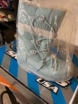 Women’s snow boots