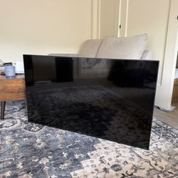 50” Hisense 4K Roku Smart TV + Vizio Soundbar – Great Condition