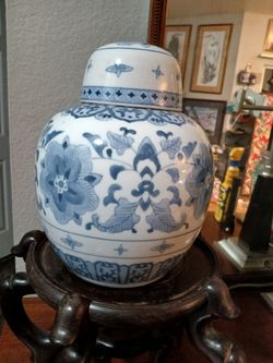 Large antique  Qing Dynasty or style ginger jar