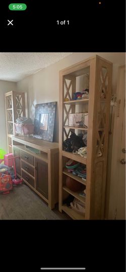 Entertainment center