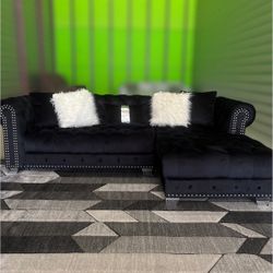 LIKE NEW Tufted Sectional Sofa Couch (DELIVERY AVAILABLE)