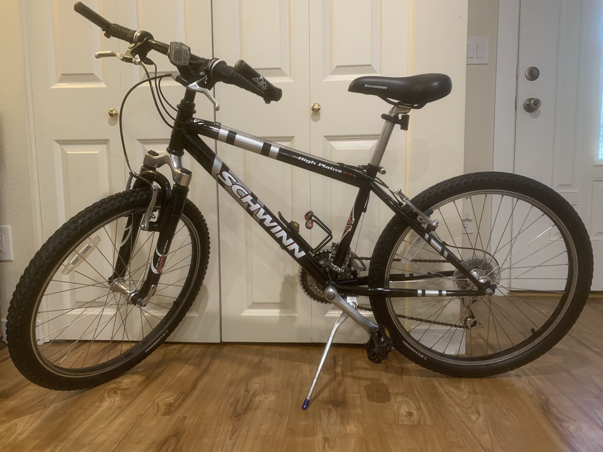 Schwinn High Plains 24” kids. Great condition. No issues. Pick Up In Newporthill Bellevue 98006.