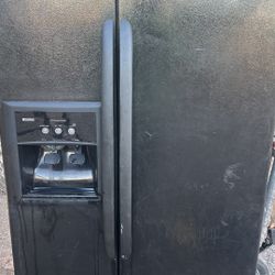 Kenmore SIDE BY SIDE Refrigerator 