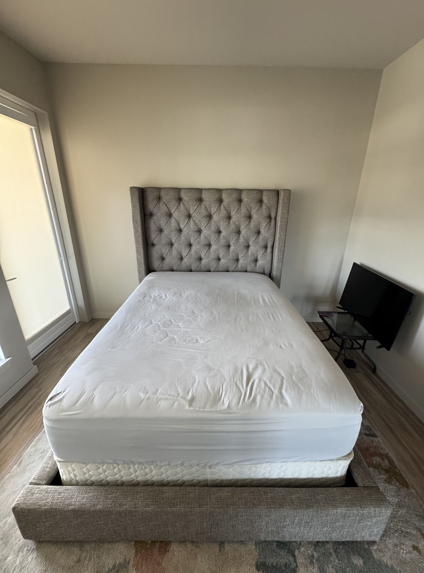 Beautiful Queen Bed And Mattress