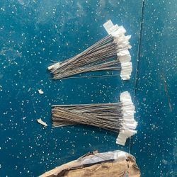 Approximately 1500 White Stake Flags (15 Bundles Of 100 Flags)