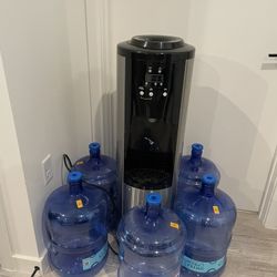 Water Tank w/ (5) 5 Gallon Water Jugs