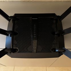 NETGEAR Nighthawk Tri-Band WiFi Router