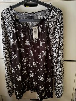 Torrid Size 2 Peasant Floral Blouse Long Sleeve Tie Front Black White