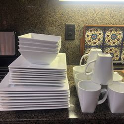 Better Home And Garden Plate Set