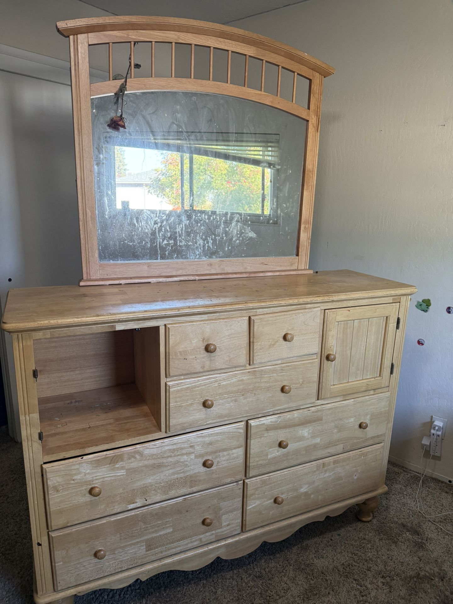 Dresser W/ Mirror