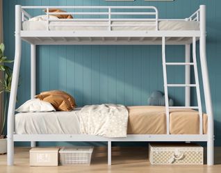 White bunk bed twin over full like new