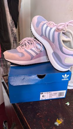 Adidas Sneakers