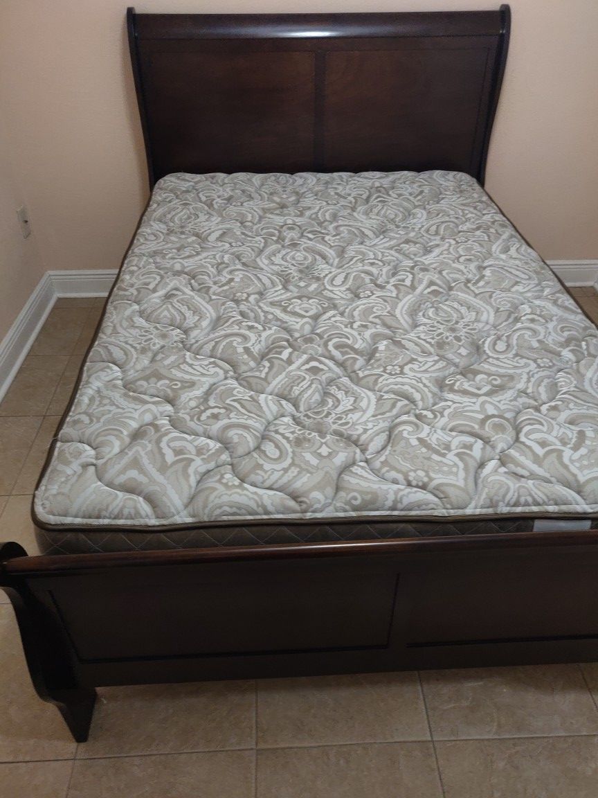 Queen bed with mattress set