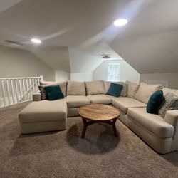 Sectional Sofa. Like New. No Pets