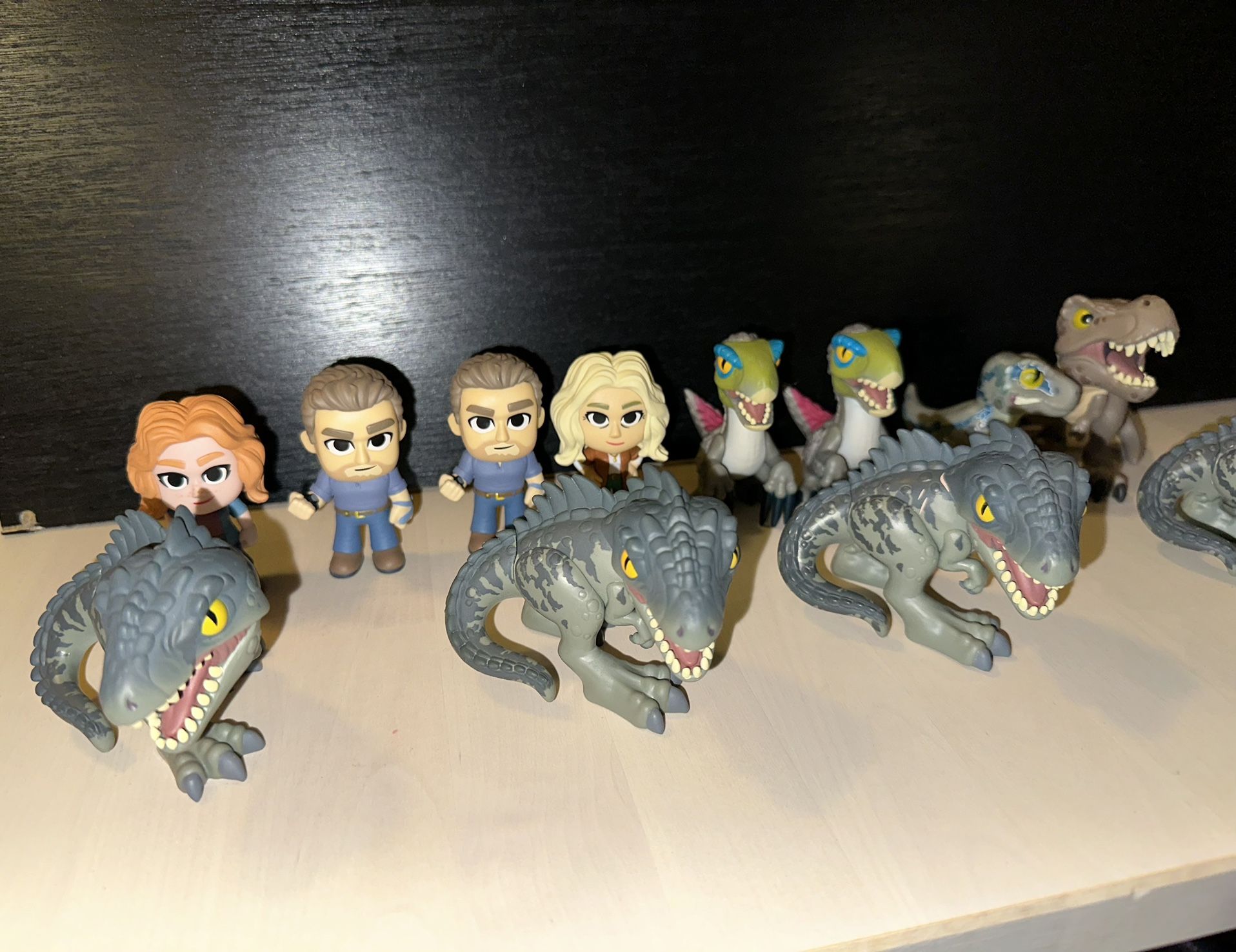 jurassic world mini figures Lot Of 12ct