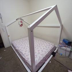 Full Size Wood Canoopy Bed
