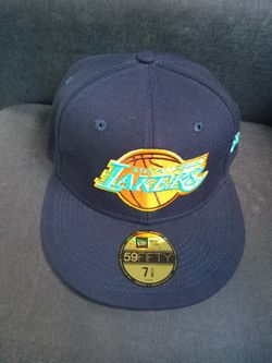 New Era  LAKERS Size 7.1/8
