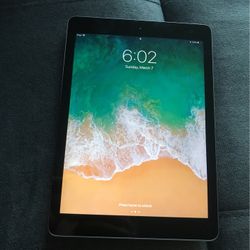 IPAD 5th Generation 32GB Silver. Perfect Condition