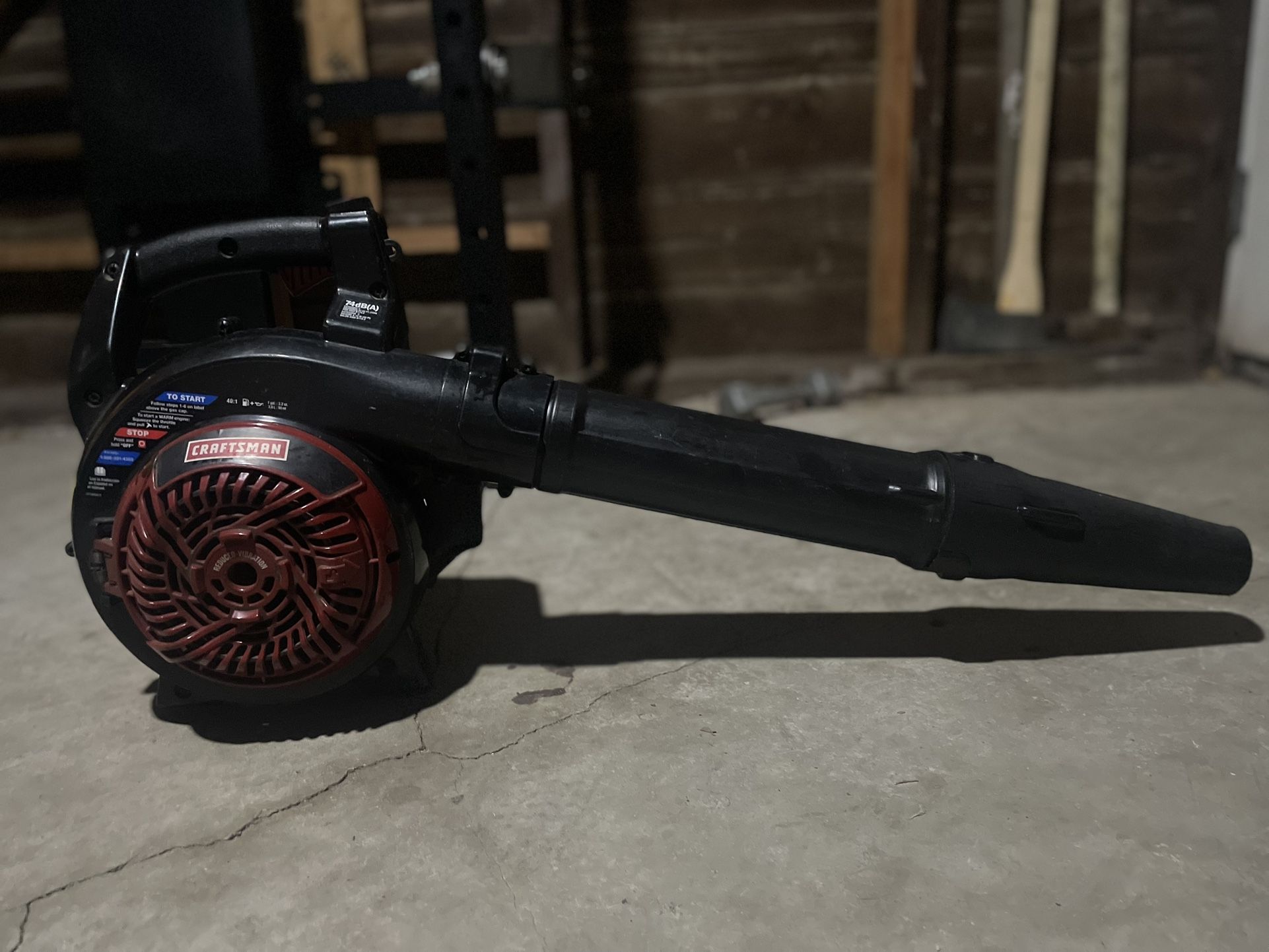 Craftsman leaf blower (REQUIRES TO CLEAN CARBORATOR)