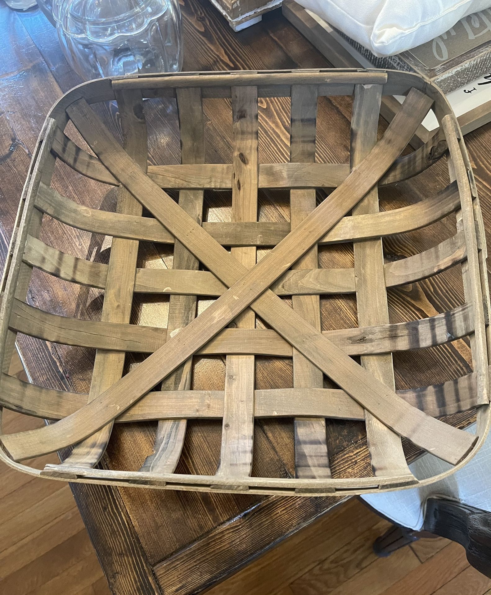 Tobacco Basket