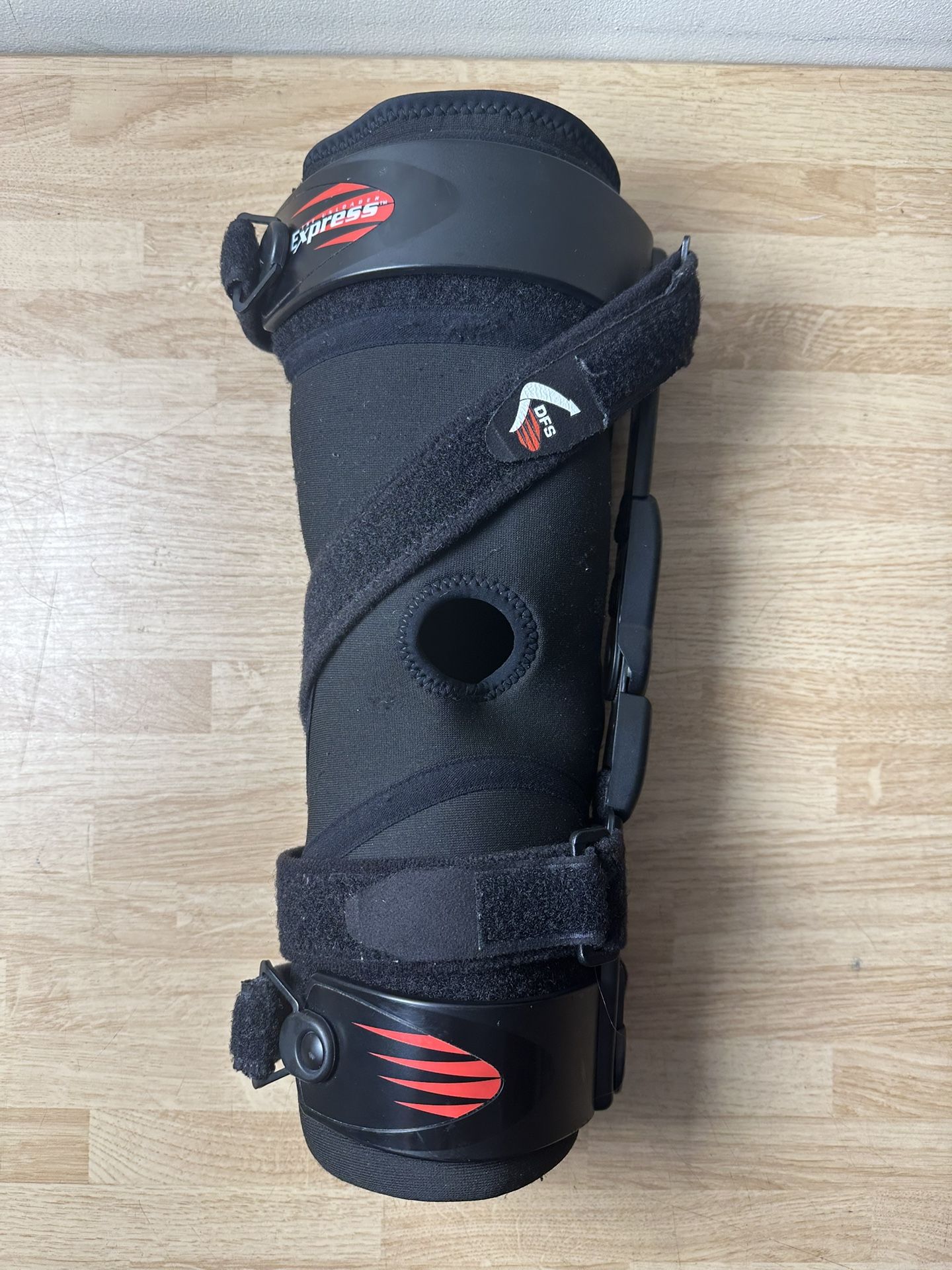 OSSUR - THE UNLOADER EXPRESS DFS - OTHROPEDIC / OSTEOARTHRITIS HINGED KNEE BRACE - LEFT - BLACK - SIZE SMALL - WASHABLE