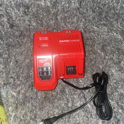 Milwaukee M12 and M18 12-Volt/18-Volt Lithium-Ion Multi-Voltage Rapid Battery Charger