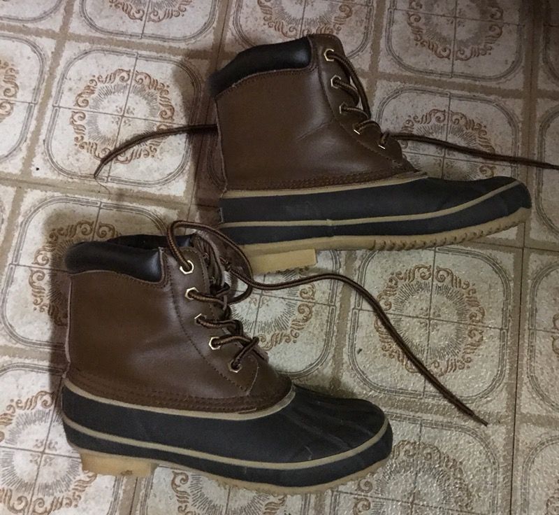 Boys snow boots - size 5