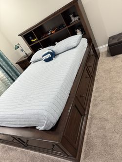 full bed with night stand