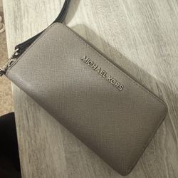 Michael Kors Wristlet 