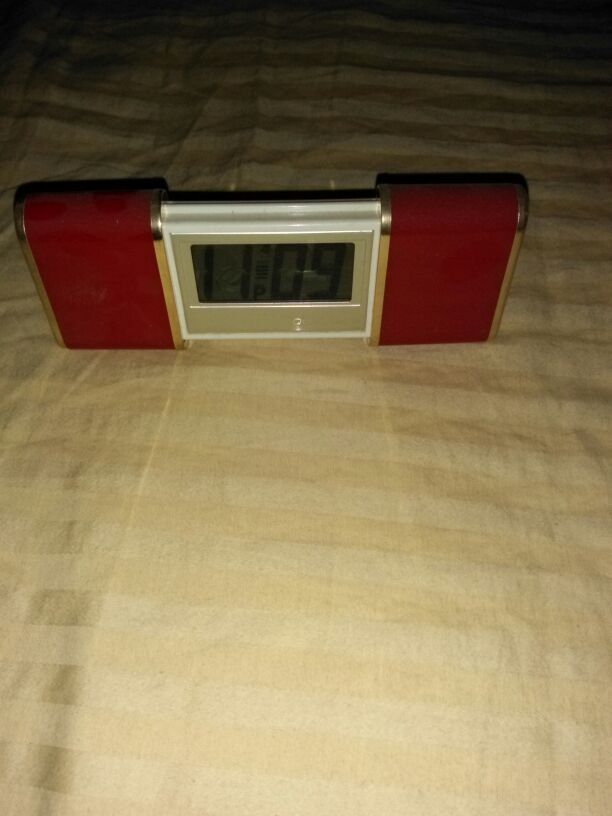 Traveling alarm clock