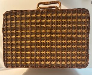 Vtg Picnic Basket & Ware Set w/ Plates Cups Flatware, Wicker Check, Buckle