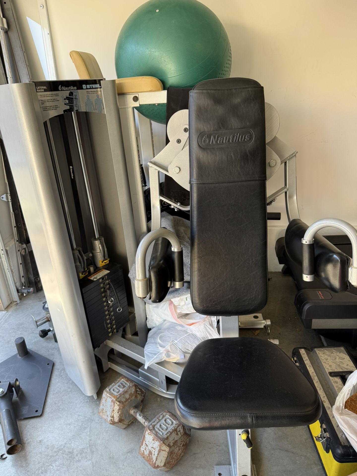 Nautilus Lateral Raise Machine 