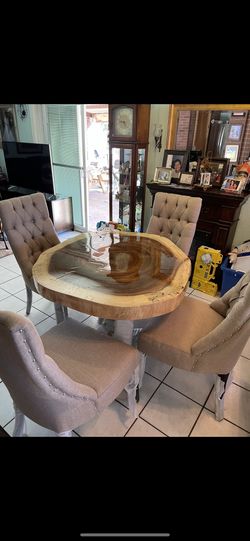 Beautiful Solid Parota Table / Hermosa Comedor de Parota