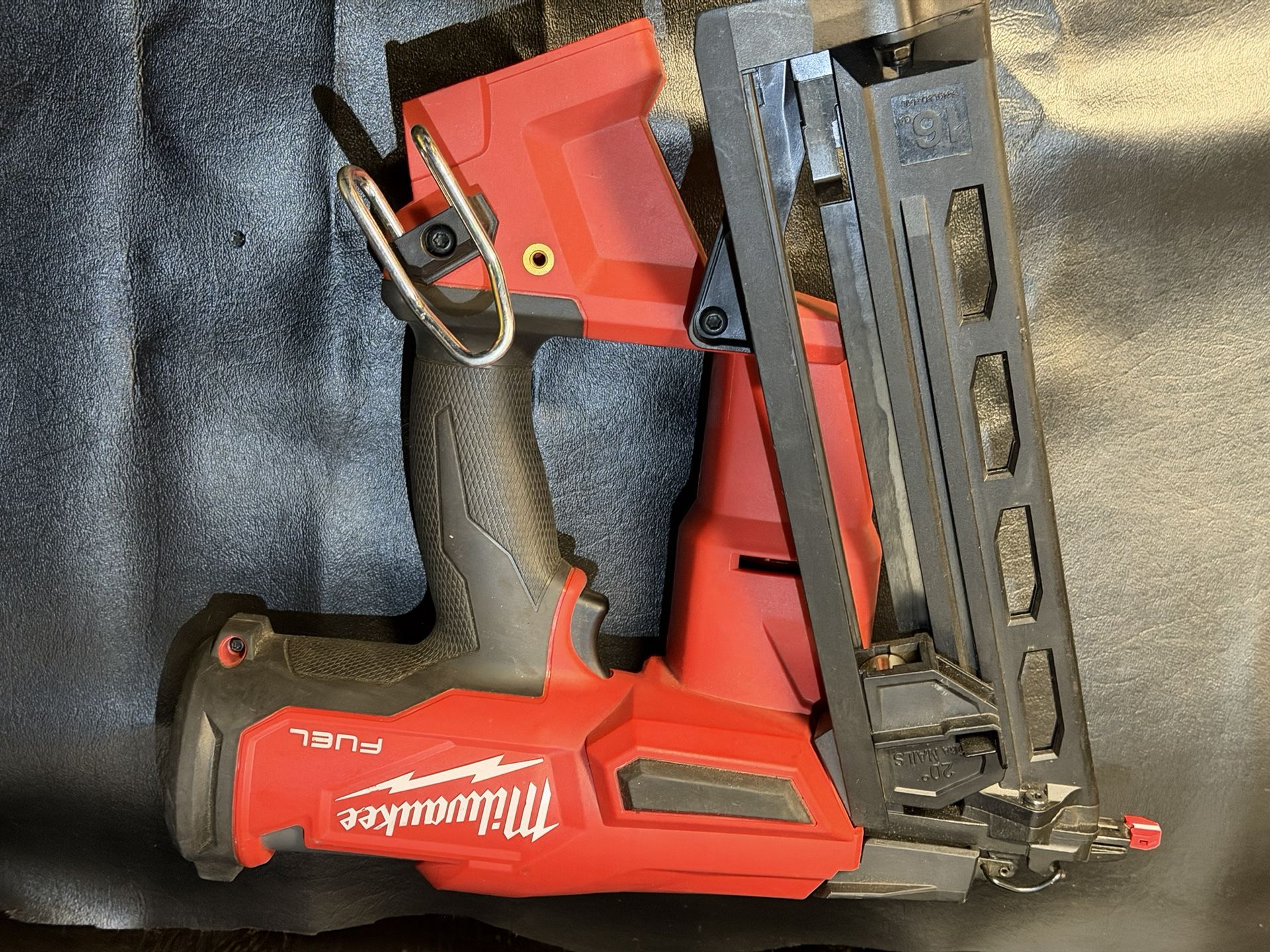 Milwaukee 16g Brad Nailer