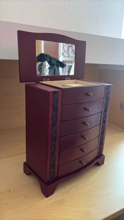 Jewelry box