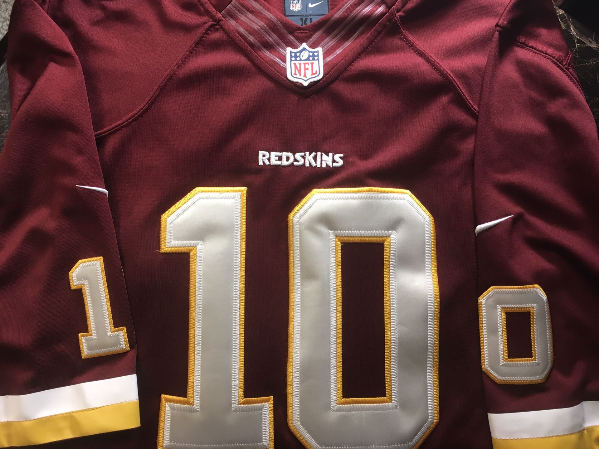 RGIII Maroon Jersey XL Sewn Nike 10 Washington Redskins On Field XL NFL Players RG3. Condition is pre-owned. No apparent rips, tears. stains. Sewn o