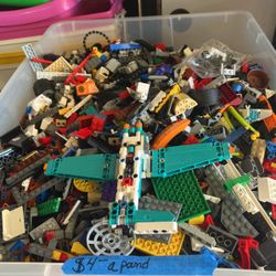 Lego $4 A Pound (5 Pound minimum)